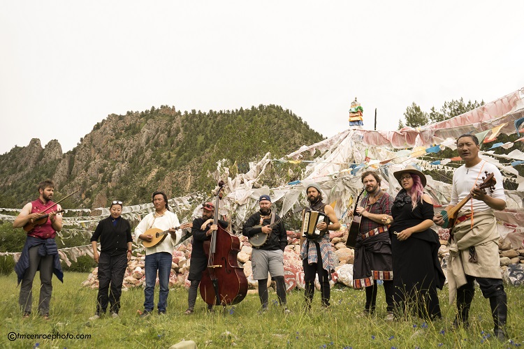 American bluegrass band from Nashville and local Tibetan folk singers playing in the mountains