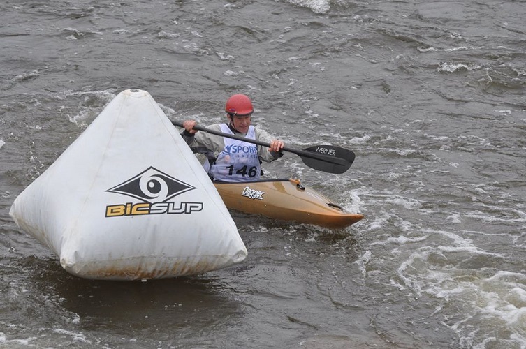 Kayaker turning a corner in a race